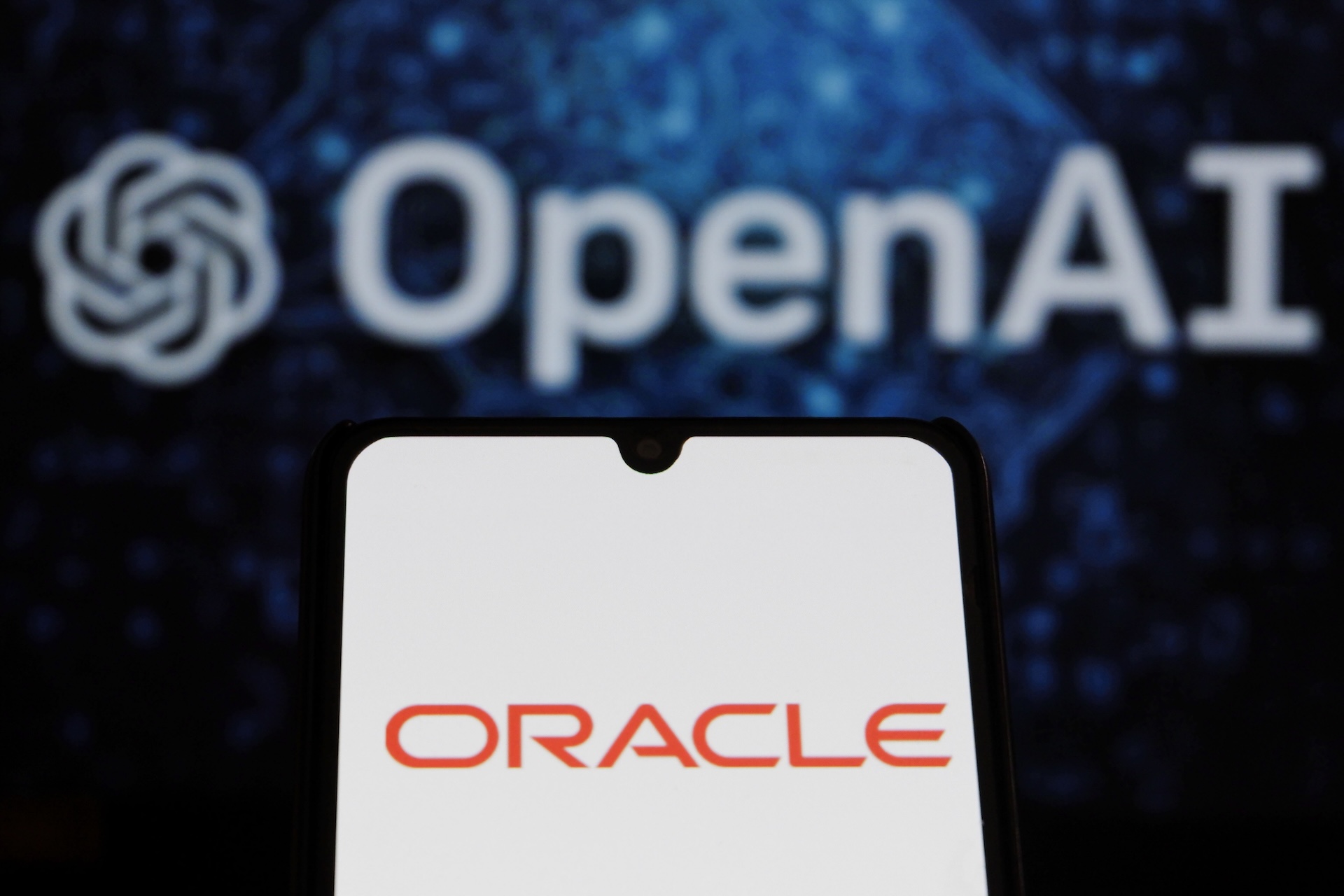 OpenAI與Oracle簽下3,000億美元史上最大雲端合約，AI時代巨獸聯手翻轉產業格局！