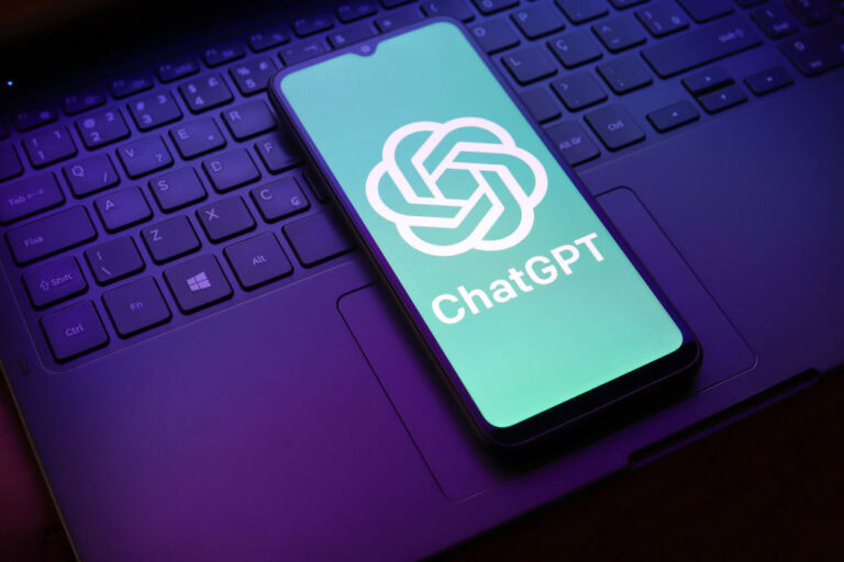 付費還被推銷？OpenAI「廣告門」踩雷：ChatGPT 信任崩裂與整個 AI 產業的警示