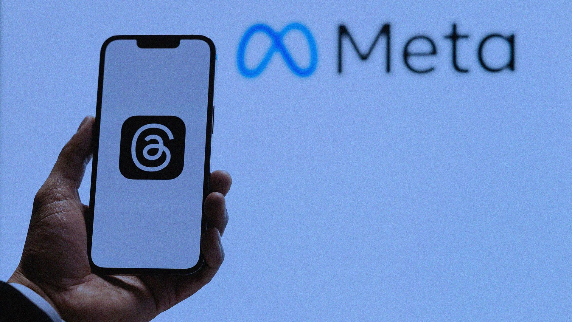 Meta 在 Threads 測試 @meta.ai：一鍵召喚 AI 找脈絡、做懶人包，社交平台開始變「聰明」？